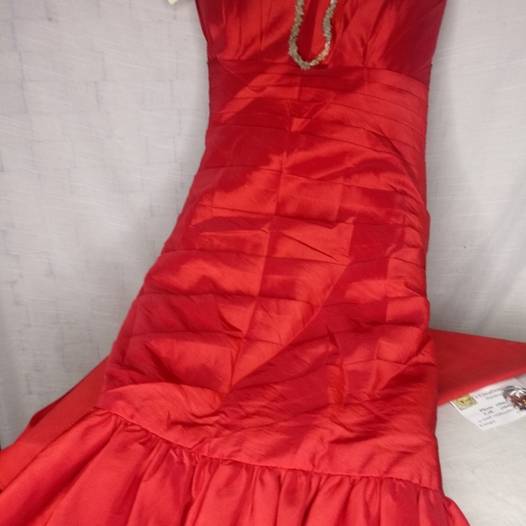 Dress - Picture 6 of 8